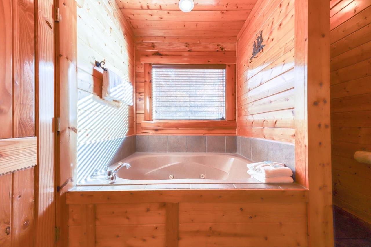 Black Bear Ridge Resort: Valhalla Manor By Dc Sevierville Bagian luar foto